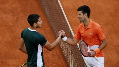 Spain's Carlos Alcaraz Garfia shakes hands with Serbia's Novak Djokovic after winning their semi final match (REUTERS)