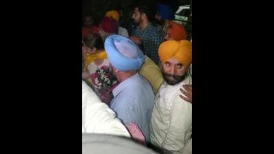 After his release, SAD leader Harpreet Bedi’s family and his supporters welcomed him with garlands when he reached Ludhiana’s BRS Nagar. (HT Photo)