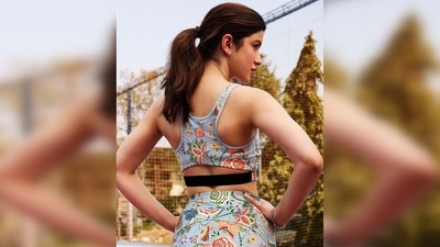 Shanaya Kapoor's cousin Anshula Kapoor left a fire and a heart emoji in the comment section. (Instagram/@shanayakapoor02)