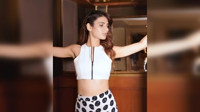 Fatima Sana Shaikh opted for the trendy fresh dewy makeup look and painted her trimmed nails black. (Instagram/@fatimasanashaikh) Fatima Sana Shaikh opted for the trendy fresh dewy makeup look and painted her trimmed nails black. (Instagram/@fatimasanashaikh)