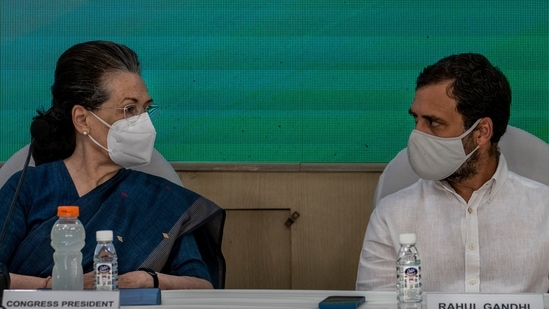 Congress president Sonia Gandhi and party leader Rahul Gandhi.&nbsp;(AP file photo)