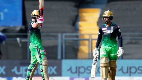 Faf du Plessis, captain of Royal Challengers Bangalore raises his bat after scoring a half century, during the Indian Premier League 2022 cricket match between Sunrisers Hyderabad and Royal Challengers Bangalore(PTI)