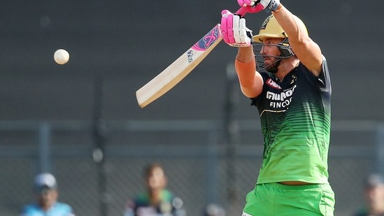 Faf du Plessis, captain of Royal Challengers Bangalore plays a shot during the Indian Premier League 2022 cricket match between Sunrisers Hyderabad and Royal Challengers Bangalore(PTI)