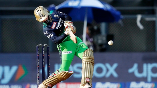 Dinesh Karthik of Royal Challengers Bangalore plays a shot during the Indian Premier League 2022 cricket match between Sunrisers Hyderabad and Royal Challengers Bangalore(PTI)
