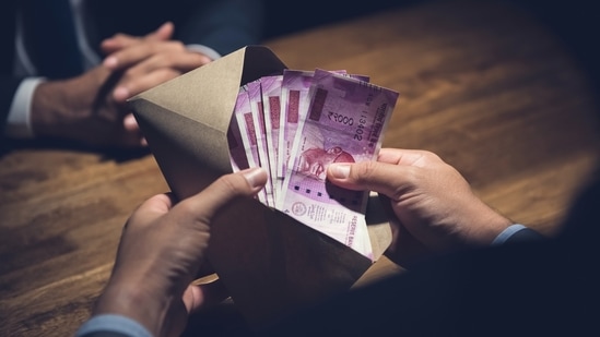 In March, police had arrested three persons who posed as ACB officials and successfully duped Bangalore Development Authority (BDA) engineers, extorting Rs. 10 lakhs from them.(Getty Images/iStockphoto)