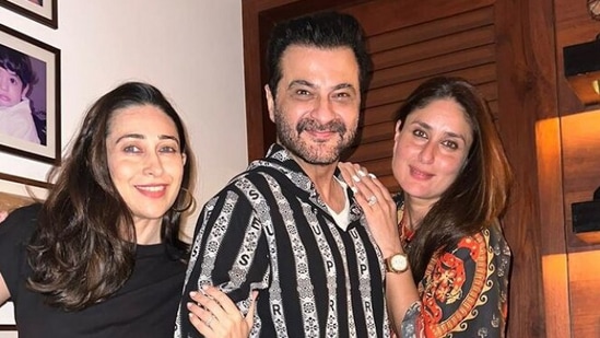 549px x 309px - Karisma Kapoor and Kareena Kapoor are all smiles with Sanjay Kapoor in new  pic | Bollywood - Hindustan Times