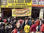 The government on February 28 this year discontinued discounts offered by stores due to overcrowding and violations of Covid-related guidelines. Later, on April 2, it permitted liquor stores to offer up to a maximum of 25% discount on MRP. The government on February 28 this year discontinued discounts offered by stores due to overcrowding and violations of Covid-related guidelines. Later, on April 2, it permitted liquor stores to offer up to a maximum of 25% discount on MRP.