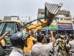 Municipal Corporation of Delhi (MCD) workers in presence of Delhi Police during an anti-encroachment drive, at Shaheen Bagh area in New Delhi.(PTI) Municipal Corporation of Delhi (MCD) workers in presence of Delhi Police during an anti-encroachment drive, at Shaheen Bagh area in New Delhi.(PTI)