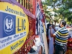 The LIC had fixed the price band at <span class='webrupee'>₹</span>902-949 per equity share for the issue.(AFP file) The LIC had fixed the price band at <span class='webrupee'>₹</span>902-949 per equity share for the issue.(AFP file)