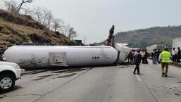 Traffic on both lanes of the high-speed corridor was stopped for over an hour after the accident.  (HT PHOTO)