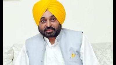 Chief minister Bhagwant Mann on Monday directed the Punjab Police to launch a crackdown against those involved in selling drugs and asked it to take action against politicians interfering with the anti-drug campaign. Chief minister Bhagwant Mann on Monday directed the Punjab Police to launch a crackdown against those involved in selling drugs and asked it to take action against politicians interfering with the anti-drug campaign.