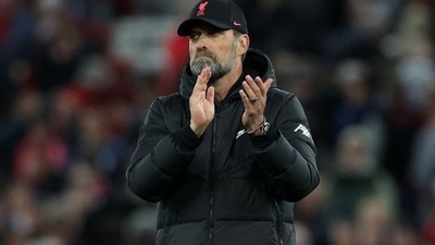 &nbsp;Liverpool manager Juergen Klopp applauds fans after the match (REUTERS)