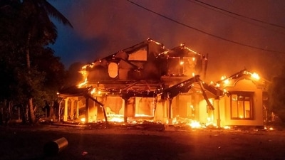 Anti-government demonstrators set fire on the house owned by minister Sanath Nishantha of resigned Prime Minister Mahinda Rajapaksa's cabinet. (REUTERS)