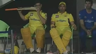 MS Dhoni's viral ‘bat eat’ picture