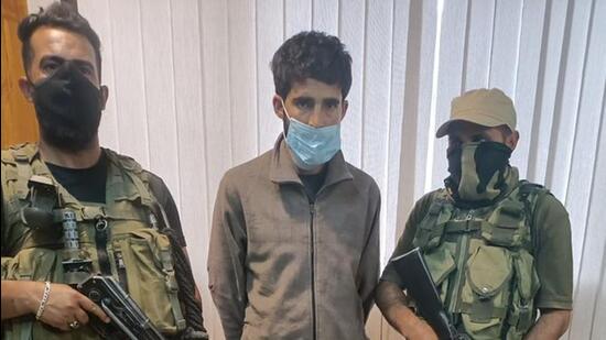 The J&K police, along with army, CRPF and SSB, during a routine motor vehicle check post set up near Juhama crossing in Baramulla had arrested a hybrid terrorist on Monday. (Photo: Kashmir zone police/Twitter)