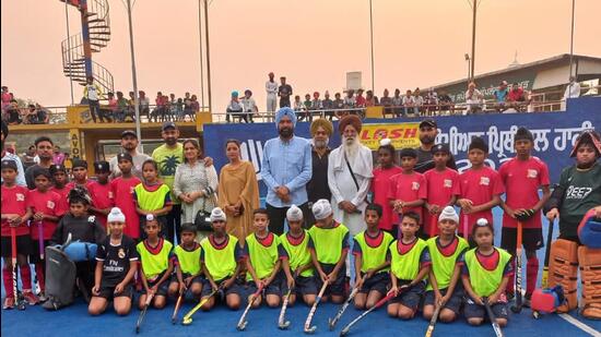 Winning teams on Day 2 of the Olympian Prithipal Singh Hockey Festival, organised by the Mata Sahib Kaur Sports Charitable Trust, at Jarkhar village, Ludhiana. (HT PHOTO)