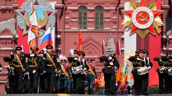 People In Russia Gather On Streets To Watch Victory Day Parades | In ...