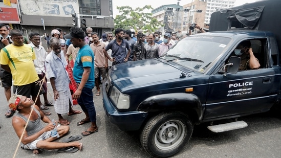 People block a road as they wait for the gas trucks to arrive at the station to distribute for them amid the country's economic crisis in Colombo,&nbsp;(REUTERS)