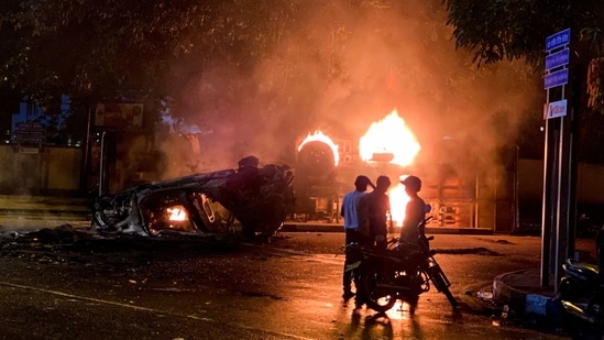 A bus burns close to Sri Lanka's outgoing Prime Minister Mahinda Rajapaksa's official residence, in Colombo on Monday.(AFP)