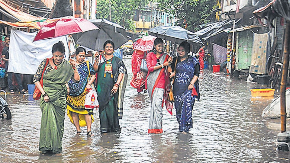 Heavy rain battered Kolkata and its adjoining districts on Monday morning. (PTI) Heavy rain battered Kolkata and its adjoining districts on Monday morning. (PTI)
