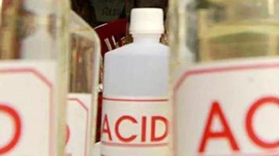 On Friday a man threw acid on a woman in Bengaluru at Sarakki road junction near JP Nagar. (Image used for representation). (HT PHOTO.)