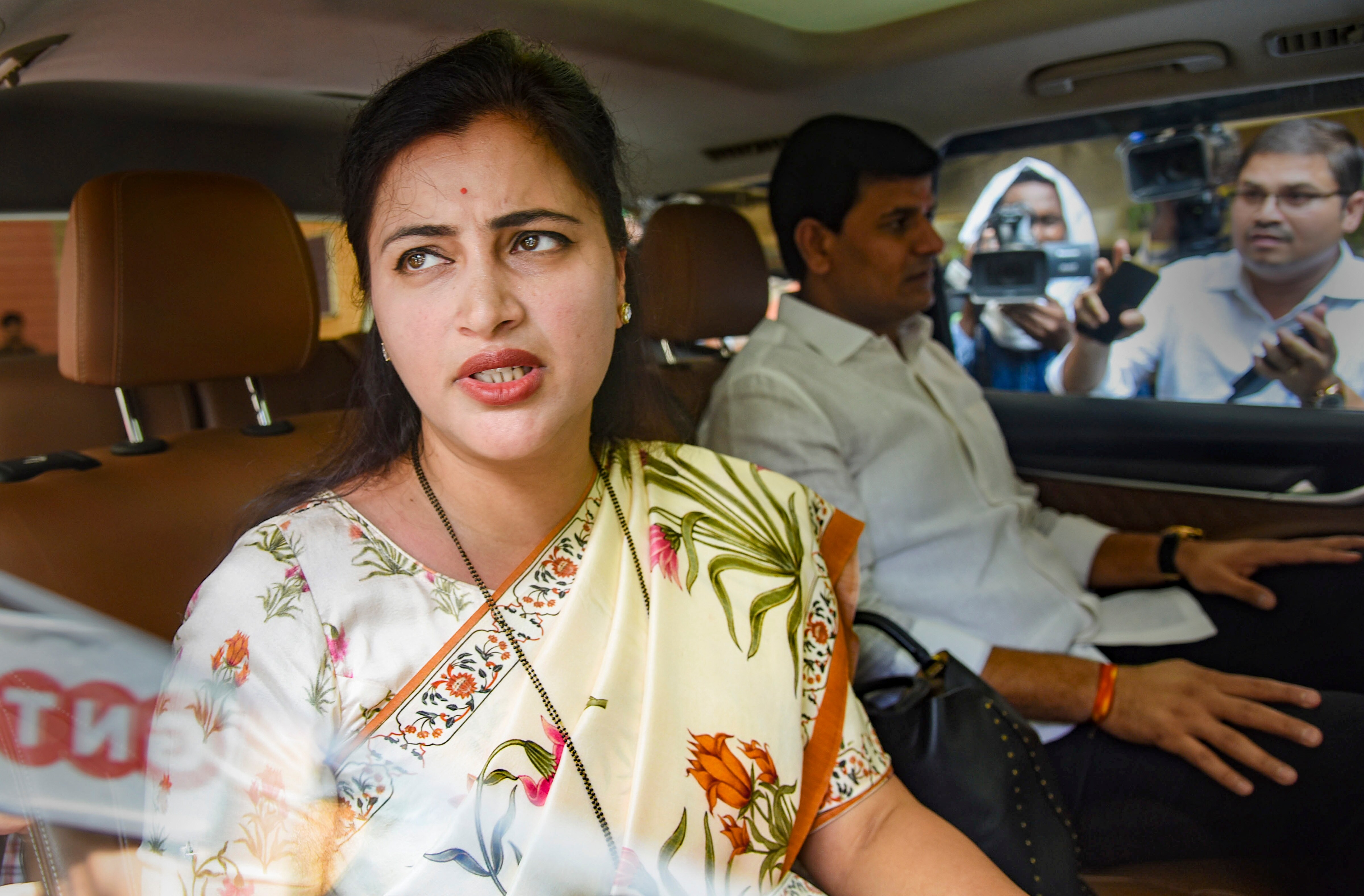 Maharashtra's independent MP Navneet Rana and her MLA husband Ravi Rana address media before leaving for Delhi, in Mumbai, Monday, May 9, 2022. (PTI Photo) Maharashtra's independent MP Navneet Rana and her MLA husband Ravi Rana address media before leaving for Delhi, in Mumbai, Monday, May 9, 2022. (PTI Photo)