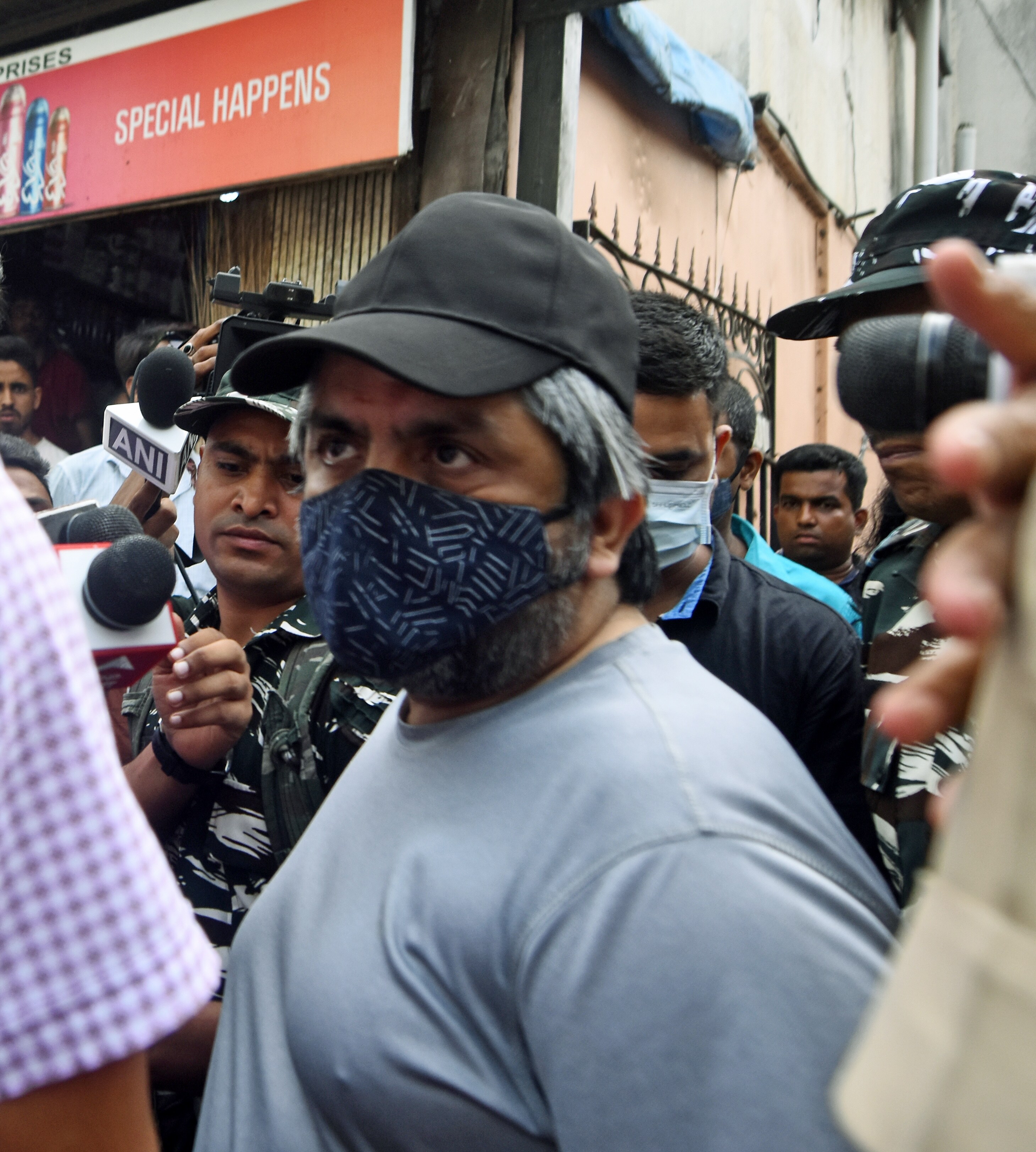 Dawood Ibrahim’s associate Salim Fruit being detained by the National Investigation Agency (NIA) after conducting a raid, in Mumbai on Monday, May 9, 2022. (ANI Photo) (Vijay Gohil)