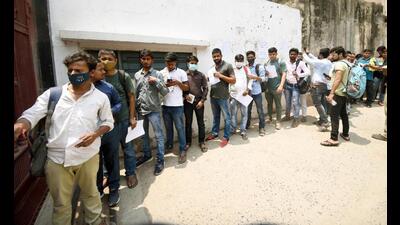 Aspirants before appearing in the BPSC exam in Patna on Sunday. (Santosh Kumar.HT Photo)