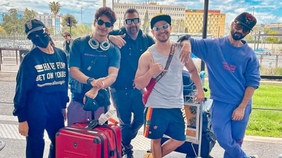 Kunal Kemmu shares a picture featuring Shahid Kapoor and Ishaan Khatter. Kunal Kemmu shares a picture featuring Shahid Kapoor and Ishaan Khatter.