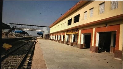 The train services between Jaynagar in Bihar and Janakpur and Kurtha in Nepal has also been suspended for May 11-13. (HT Photo)