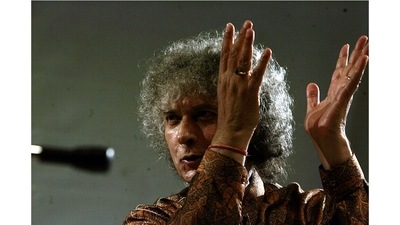 Pandit Shiv Kumar Sharma during an interactive session at the National Centre for Performing Arts in Mumbai on February 7, 2006. (Santosh Harhare/HT Photo) Pandit Shiv Kumar Sharma during an interactive session at the National Centre for Performing Arts in Mumbai on February 7, 2006. (Santosh Harhare/HT Photo)