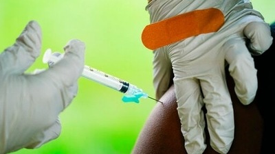  A health worker administers a dose of the Covid-19 vaccine. (AP) A health worker administers a dose of the Covid-19 vaccine. (AP)