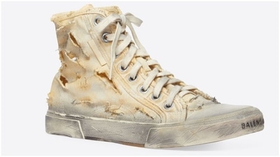 Balenciaga's full destroyed sneakers get trolled by netizens, would you buy them for ₹48k? (balenciaga.com) Balenciaga's full destroyed sneakers get trolled by netizens, would you buy them for ₹48k? (balenciaga.com)