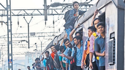 The counsel for Indian Railways told the Lok Adalat that the pendency was due to the fact that the railway officers present were not authorised to decide on the settlement/consent terms. HT File Photo