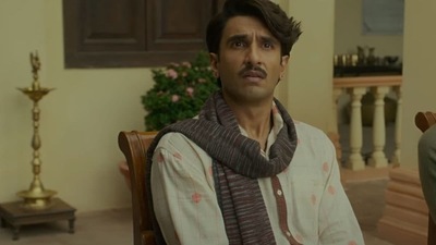 Ranveer Singh in a still from Jayeshbhai Jordaar title track. Ranveer Singh in a still from Jayeshbhai Jordaar title track. 