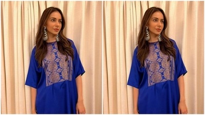 Rakul Preet decked up in a bright blue kurta and teamed it with a pair of green trousers with wide legs. The kurta came with intricately decorated in golden patterns. (Instagram/@rakulpreet)