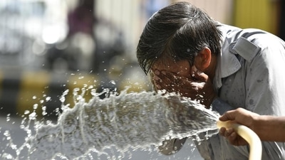  The heatwave is expected to last till May 15, the weather office, while a yellow alert was sounded for the national capital for Tuesday. (Raj K Raj/HT FILE PHOTO) The heatwave is expected to last till May 15, the weather office, while a yellow alert was sounded for the national capital for Tuesday. (Raj K Raj/HT FILE PHOTO)