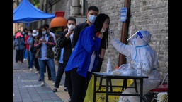 Residents line up for Covid-19 testing in Chaoyang district of China’s Beijing on Wednesday. (AP PHOTO)