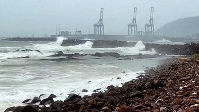 A bulletin from Cyclone Warning Centre, Visakhapatnam said Asani was likely to weaken gradually into a cyclonic storm by the morning of Wednesday and into a depression by Thursday morning. (ANI)
