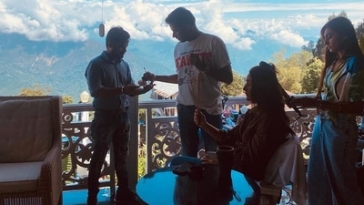 Kareena Kapoor shares new pic. Kareena Kapoor shares new pic.