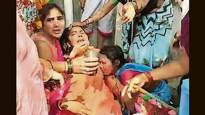 The aggrieved family members of the boy who died in the roof collapse in Puneet Nagar, Ludhiana, on Wednesday. (Gurpreet SIngh/HT)