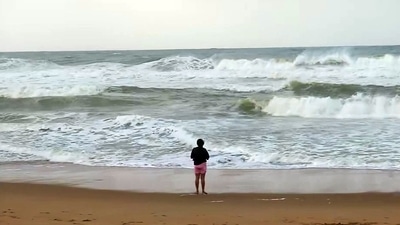 On May 10, a senior Indian Meteorological Department (IMD) official said that a heavy to very heavy rainfall warning has been issued along with the coastal districts of Andhra Pradesh in the wake of cyclone Asani. (ANI) On May 10, a senior Indian Meteorological Department (IMD) official said that a heavy to very heavy rainfall warning has been issued along with the coastal districts of Andhra Pradesh in the wake of cyclone Asani. (ANI)