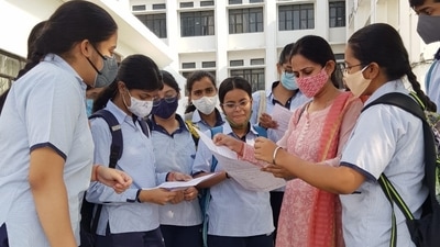 CISCE ISC history semester 2 exam 2022: CMS Aliganj students discussing history paper after ISC exam on Wednesday, May 12 in Lucknow. (Handout image) CISCE ISC history semester 2 exam 2022: CMS Aliganj students discussing history paper after ISC exam on Wednesday, May 12 in Lucknow. (Handout image)