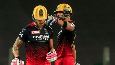 Virat Kohli of Royal Challengers Bangalore with his captain Faf du Plessis (PTI)