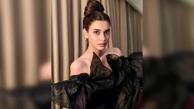 Diana Penty flaunted her healthy glowy skin by wearing minimal makeup. She accessorised her look with semi-hoop earrings. (Instagram/@dianapenty) Diana Penty flaunted her healthy glowy skin by wearing minimal makeup. She accessorised her look with semi-hoop earrings. (Instagram/@dianapenty)