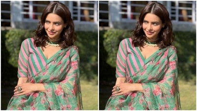 Aamna played muse to fashion designer house Drzya by Ridhiiee Suuri and picked a green and pink ethnic ensemble. (Instagram/@aamnasharifofficial)