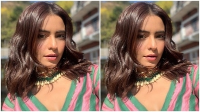 In a green and white pearl choker, Aamna completed her look. In nude eyeshadow, contoured cheeks and a shade of nude lipstick, Aamna showed us how it is done. (Instagram/@aamnasharifofficial)