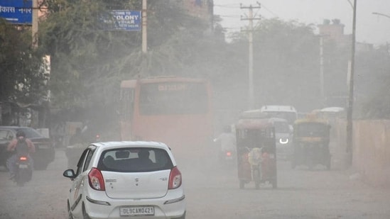 CPCB data from March 1 to May 11 shows Delhi recorded a total of 55 ‘poor’ and 1 ‘very poor’ air quality days. In comparison, there were 35 ‘poor’ days and just three ‘very poor’ days during the same period last year. (Picture for representation only/HT Archive)