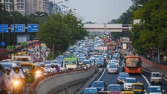 Record rains lash Delhi; cause traffic jams, waterlogging - Rediff.com
