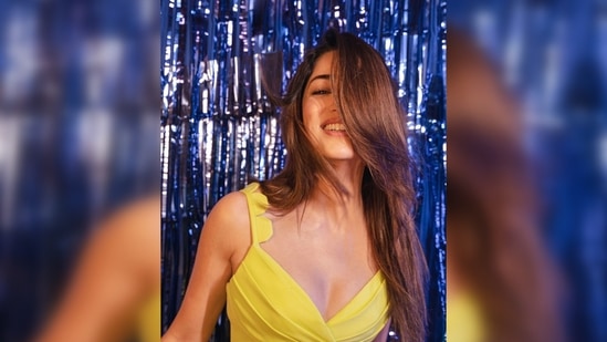 Yami Gautam kept her hairdo simple by strengthening it and leaving it open. For makeup, she went for the fresh dewy face using minimal products.(Instagram/@vandayafashionagency)